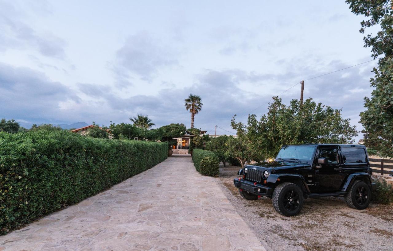 Villa Repsimia with Private Jacuzzi Kokkinos Pyrgos Exterior foto
