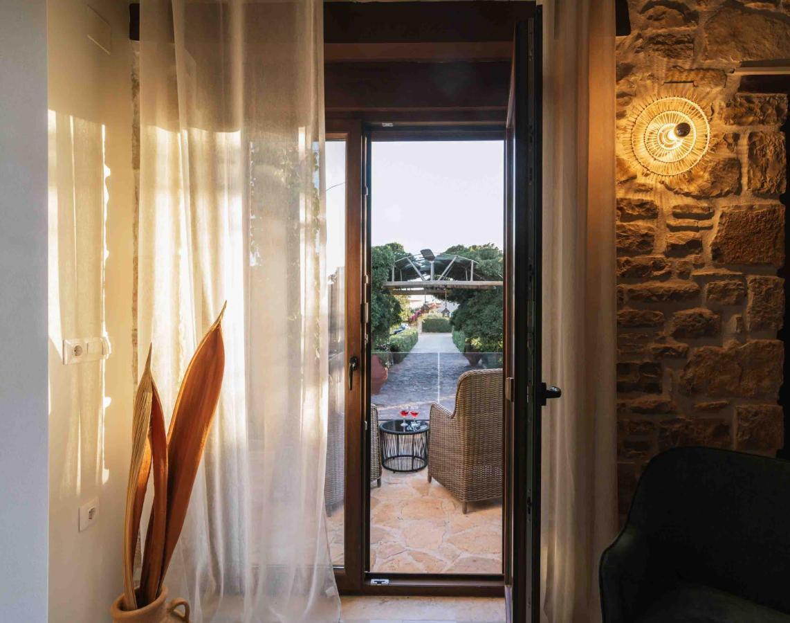 Villa Repsimia with Private Jacuzzi Kokkinos Pyrgos Exterior foto